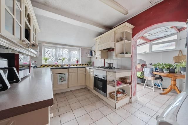 Property photo 3 of 14 Kitchen