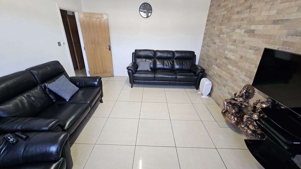 Property photo 2 of 28 Gallery