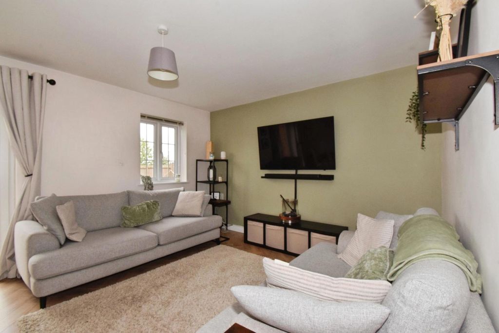 Property photo 3 of 20 Pbox-Img.Jpg