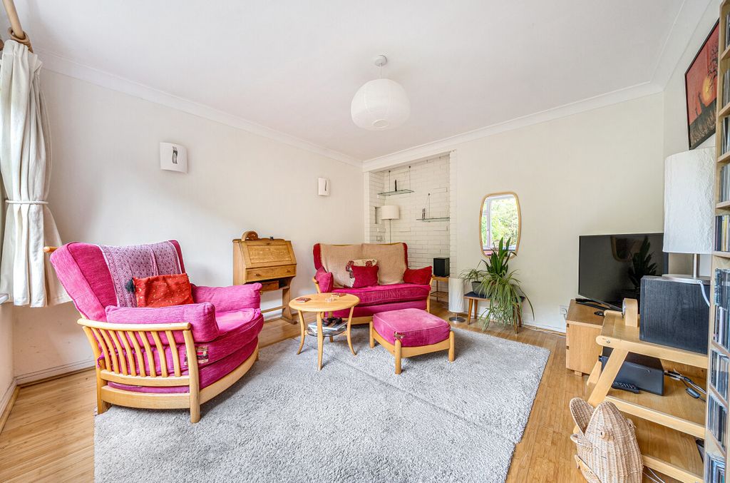 Property photo 2 of 14 1385697-1-692970c...