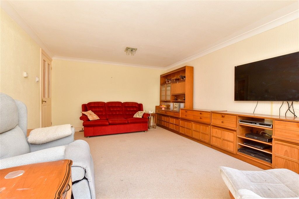 Property photo 1 of 14 Lounge