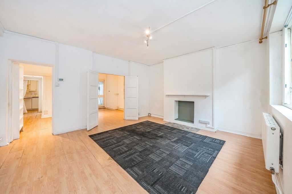 Property photo 2 of 6