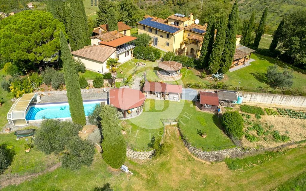 Property photo 2 of 33