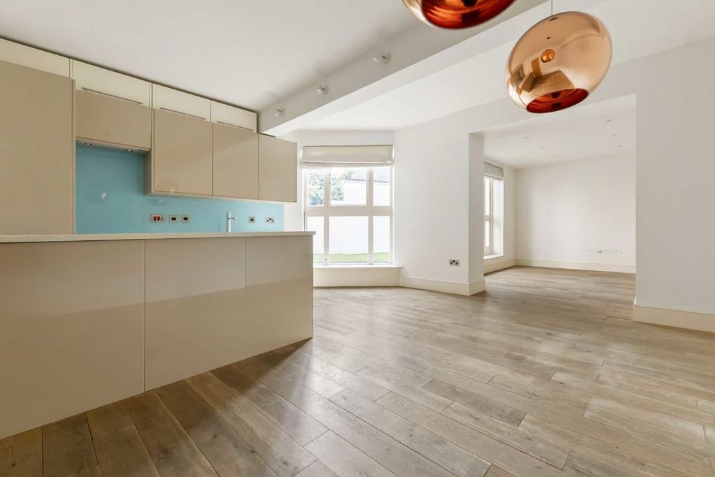 Property photo 3 of 5