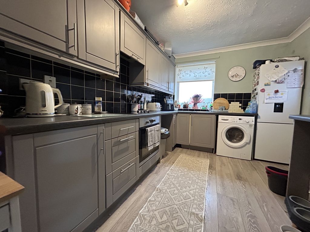 Property photo 3 of 10 Img_4436