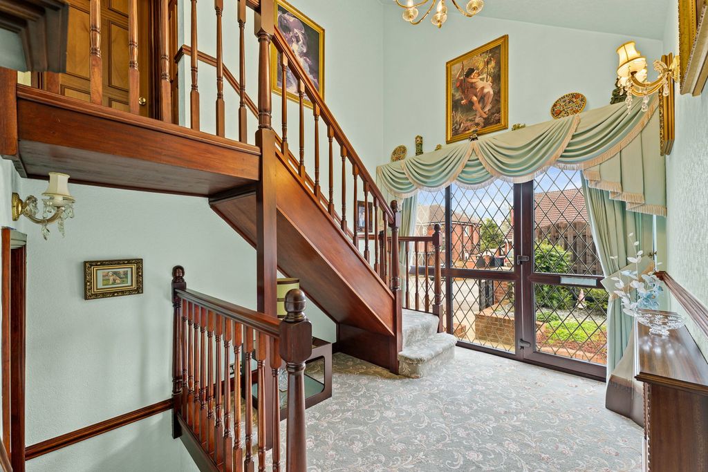 Property photo 3 of 32