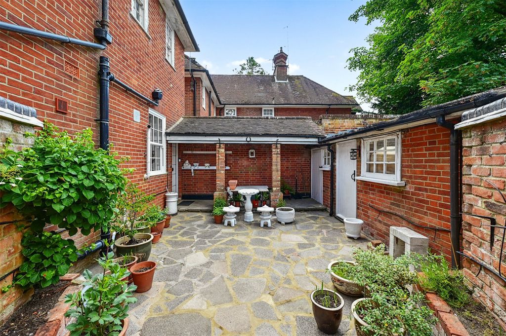 Property photo 3 of 14 Courtyard Garden