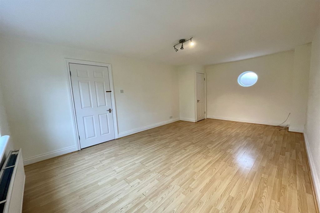 Property photo 3 of 13 Utility Room