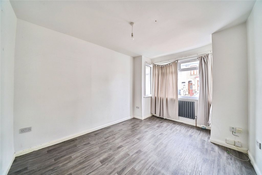 Property photo 2 of 22 Picture No. 02