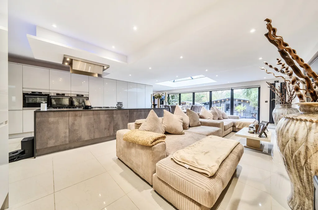 House in Orpington, Scadbury, London Borough of Bromley - More