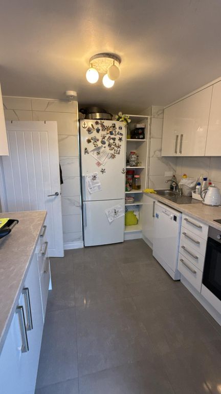 Property photo 3 of 9 Kitchen