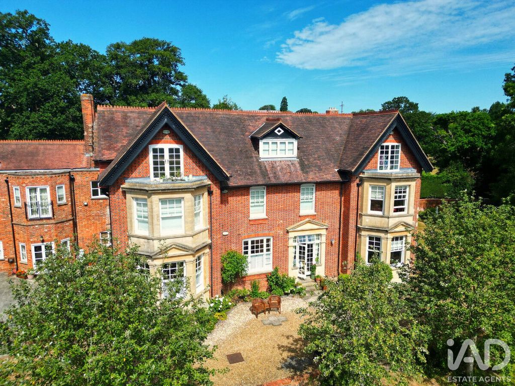 Property photo 1 of 21
