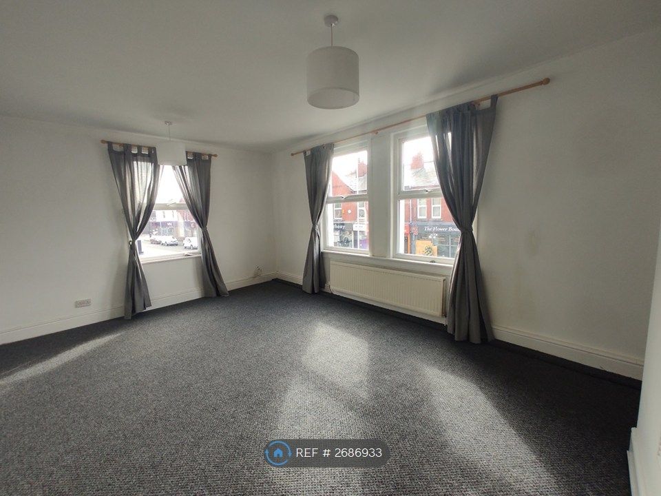 Property photo 3 of 10 Lounge