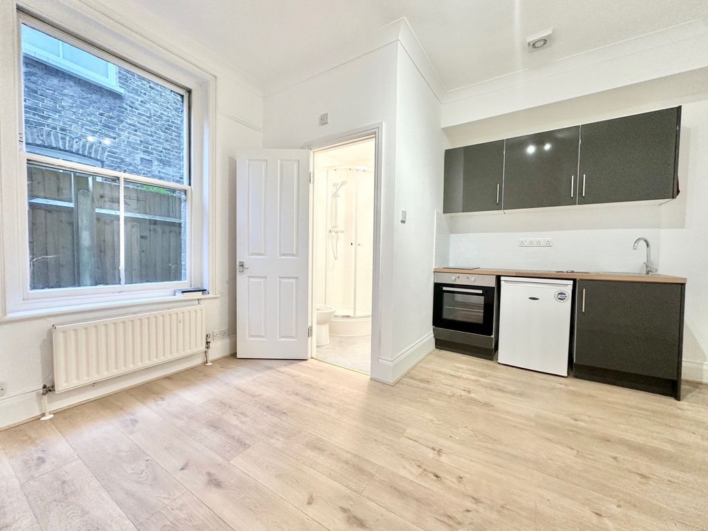 Property photo 1 of 7 Lyncroft House, Nw6 1Ld