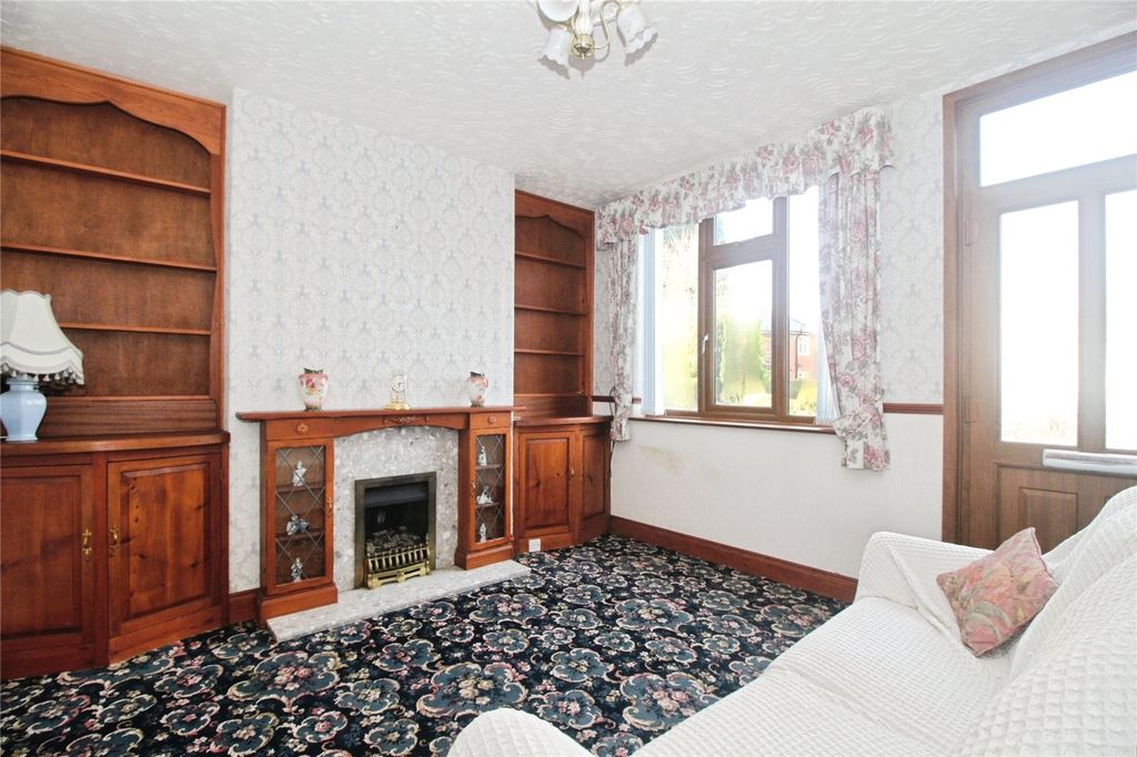 Property photo 3 of 10 Lounge