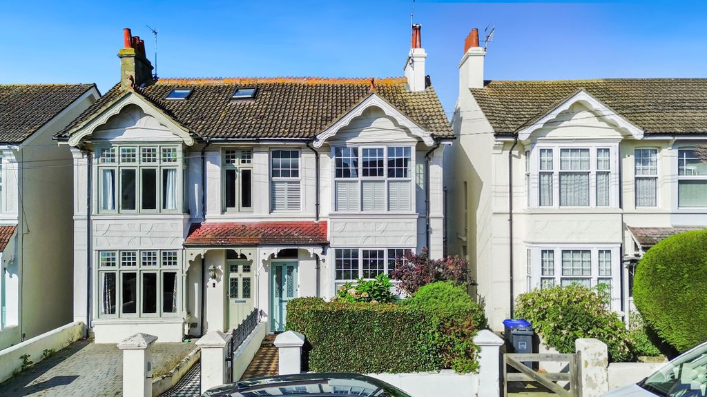 Property photo 2 of 21