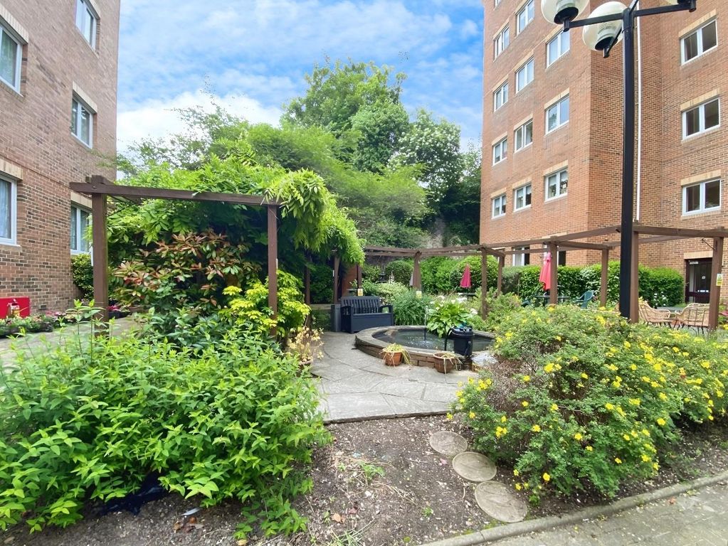 Property photo 2 of 8 ee795917-Communal 20Garden.Jpg