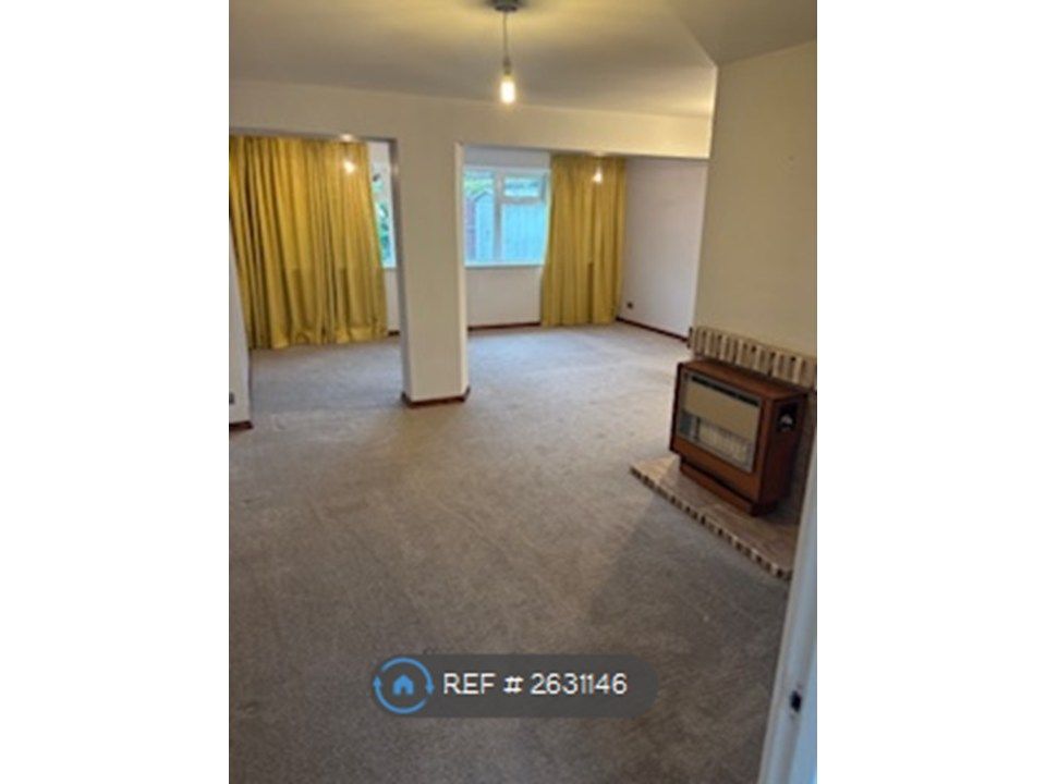 Property photo 1 of 17 Living Room