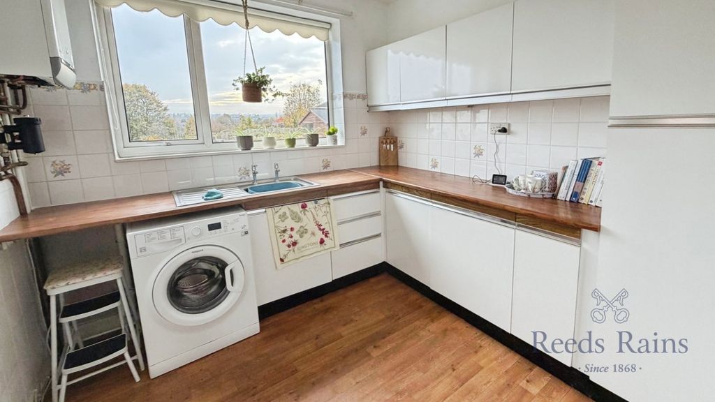 Property photo 3 of 10 Picture No. 13