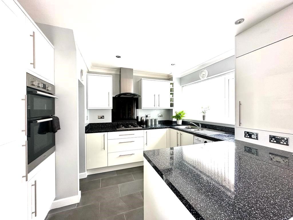 Property photo 2 of 14 2599344
