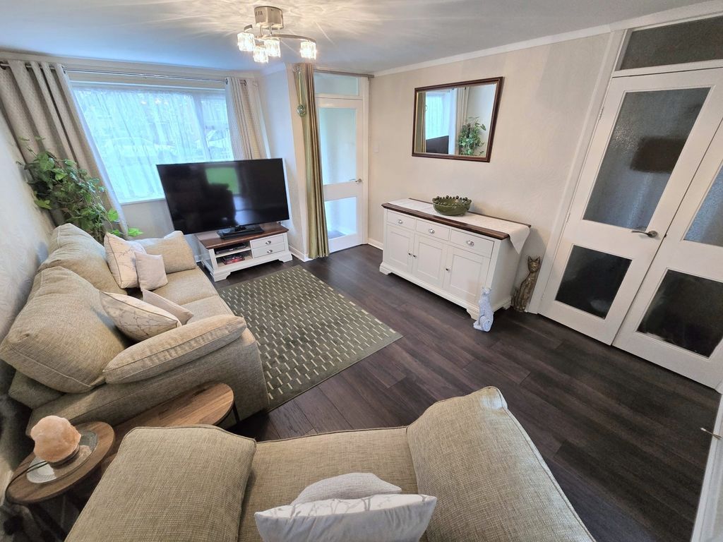 Property photo 3 of 14 Lounge B