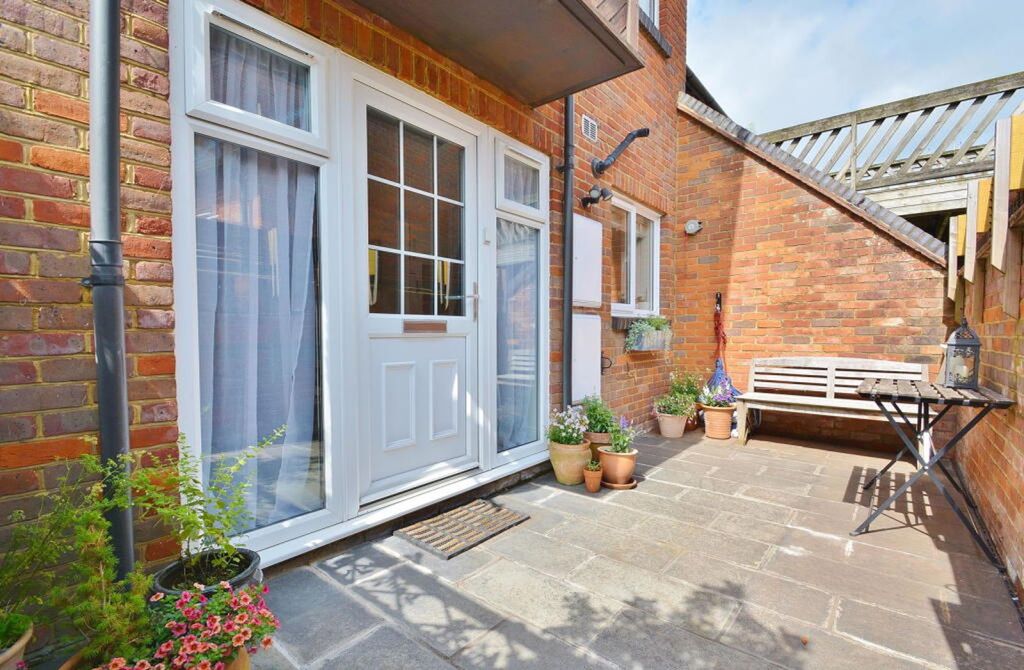 Property photo 1 of 8 Front