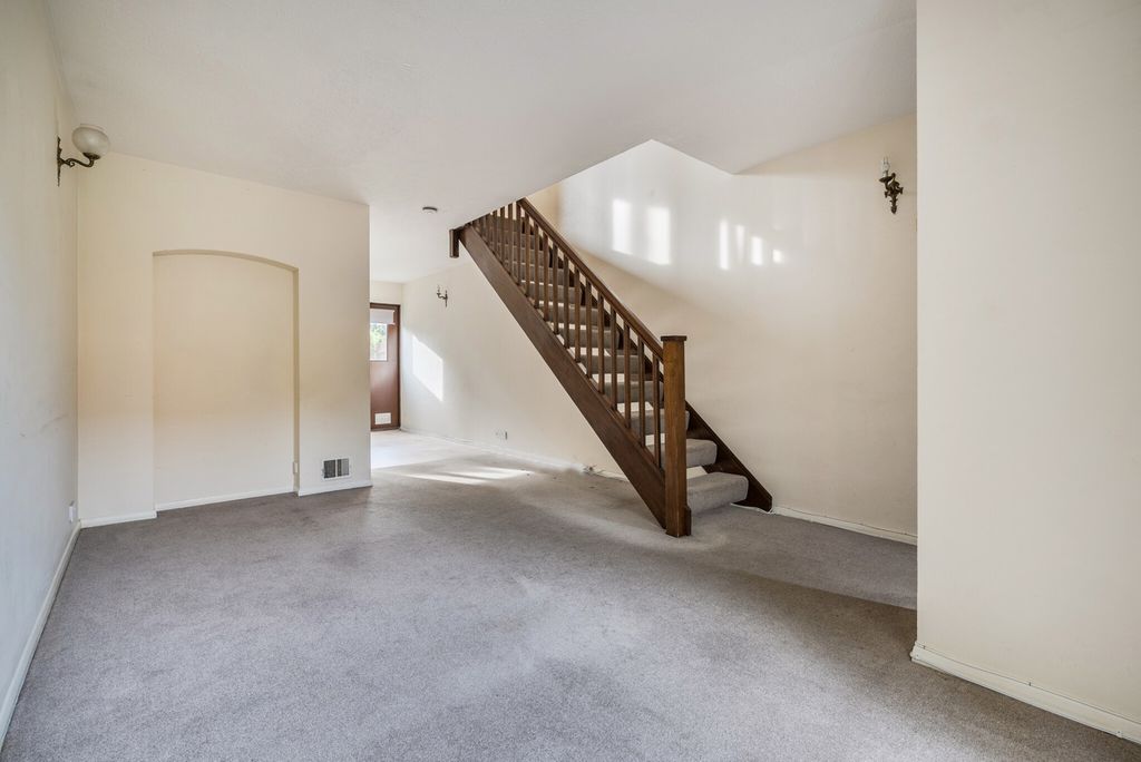 Property photo 3 of 16 1362014-2-68Dcedb...