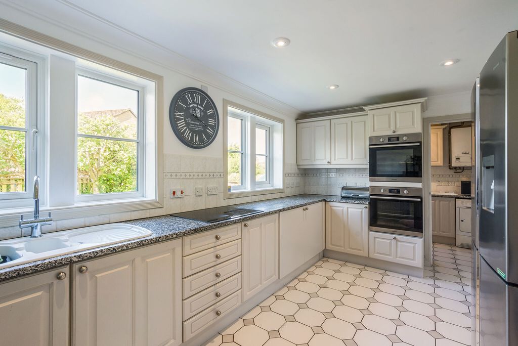 Property photo 3 of 13 Kitchen