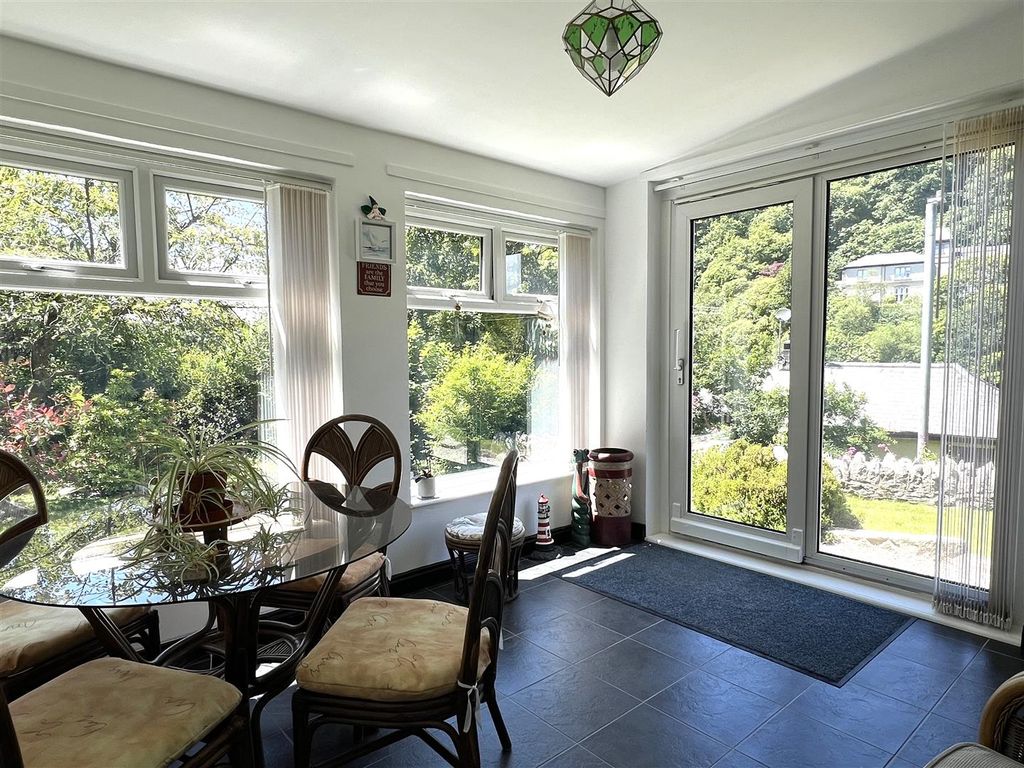 Property photo 3 of 46