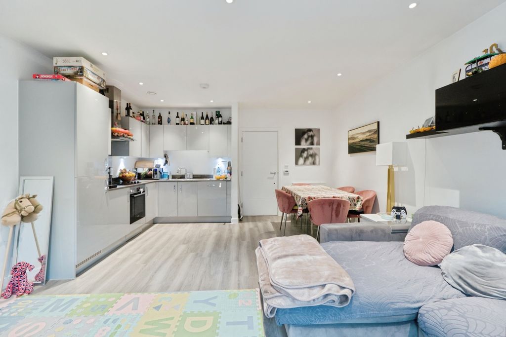 Property photo 3 of 23 Pbox-Img.Jpg