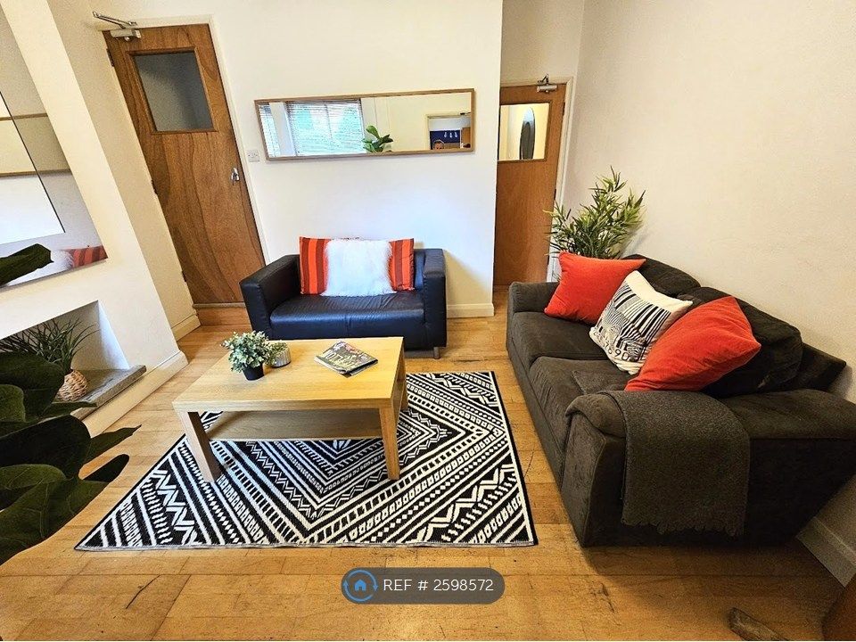 Property photo 3 of 14 Living Room