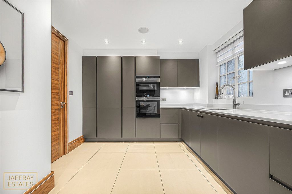 Property photo 2 of 15 Kitchen