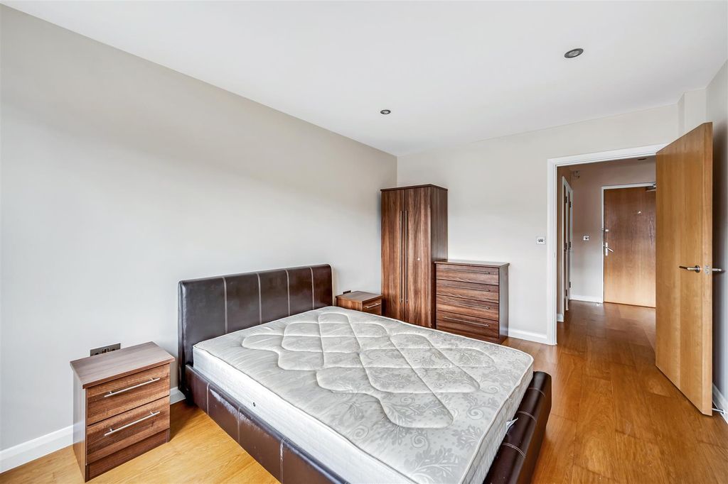 Property photo 3 of 12 44 Vandervell Court-7.Jpg