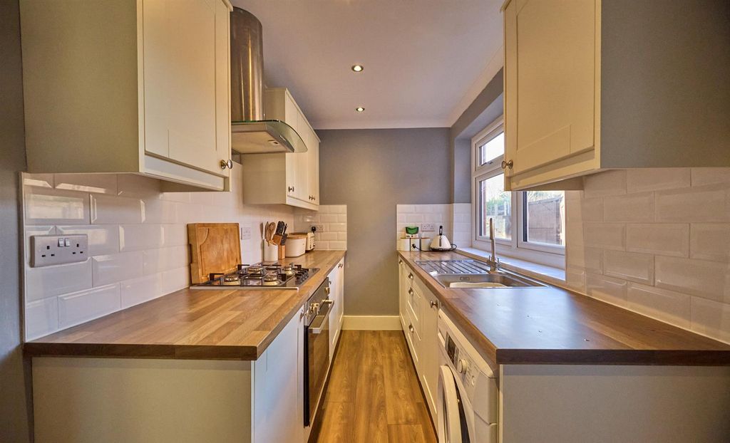 Property photo 3 of 10 Queens Rd Hk .Jpg