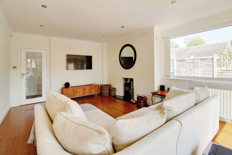 Property photo 2 of 17 Lounge