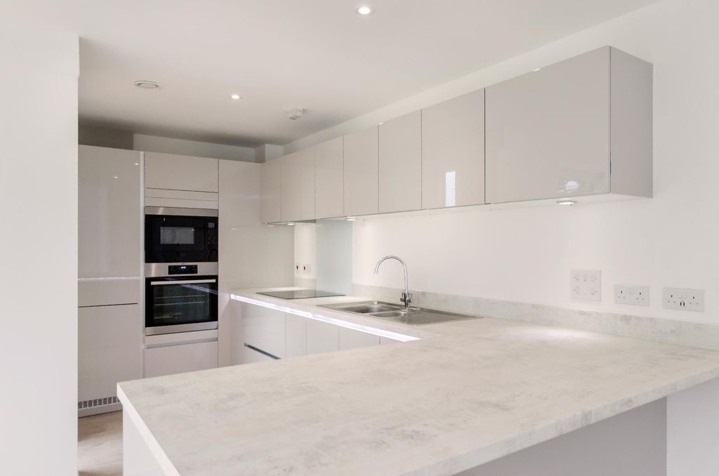 Property photo 3 of 12 Picture 3