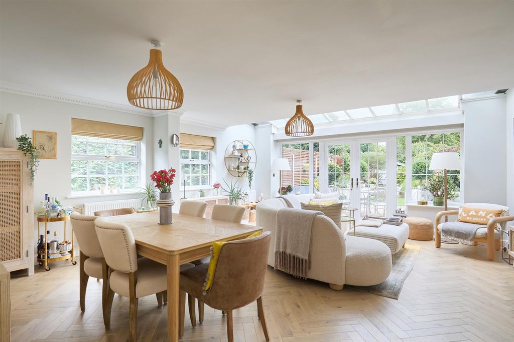 Property photo 3 of 31