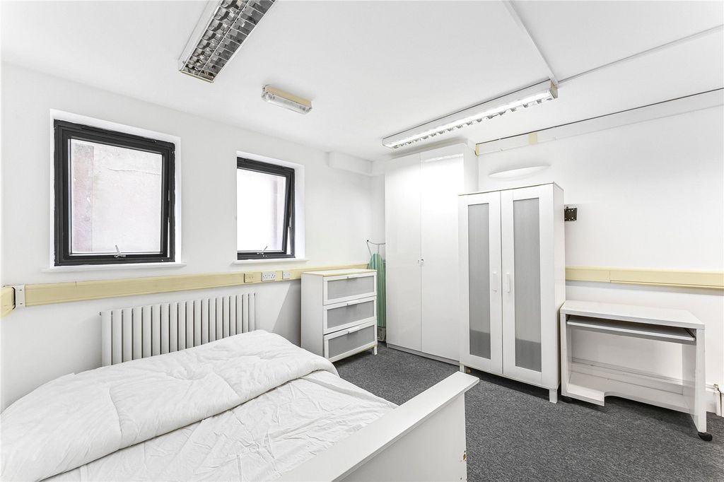 Property photo 1 of 11 Studio