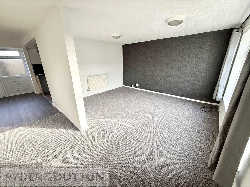 Property photo 2 of 23 Lounge