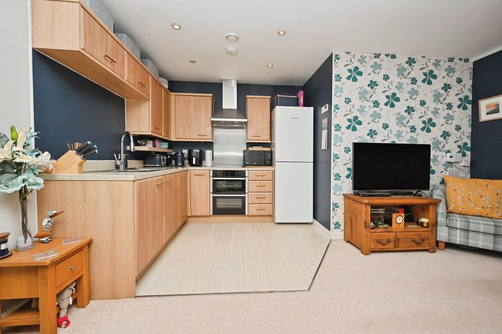 Property photo 3 of 11