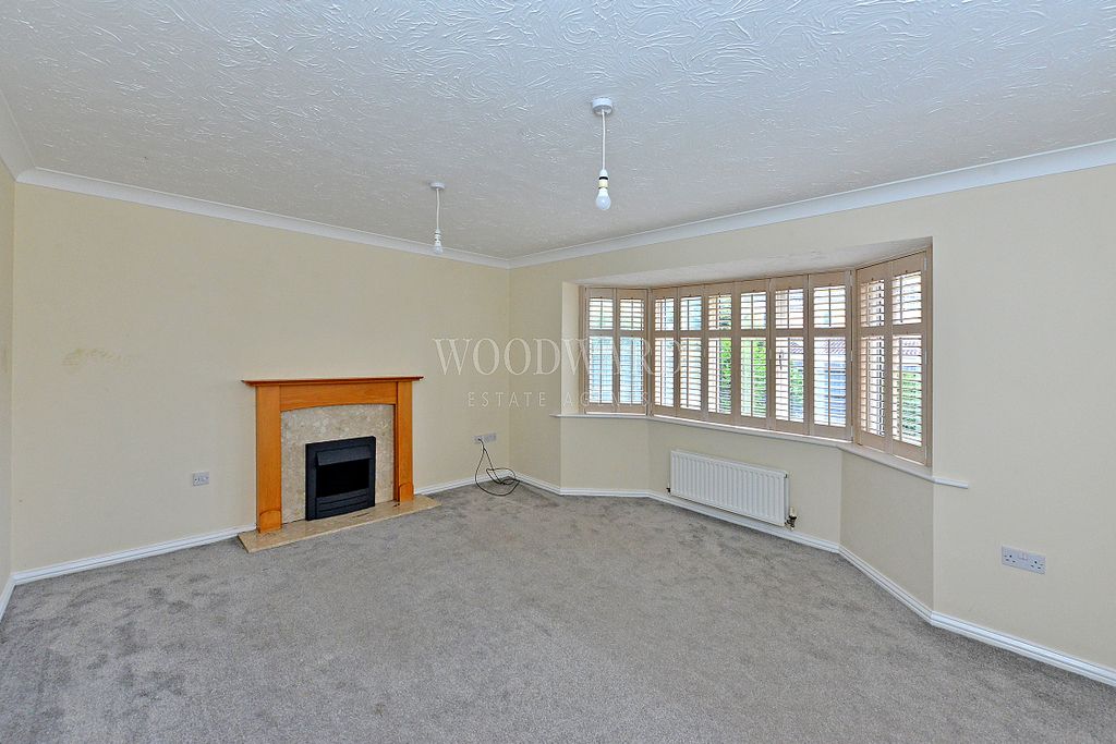 Property photo 3 of 18 Living Room