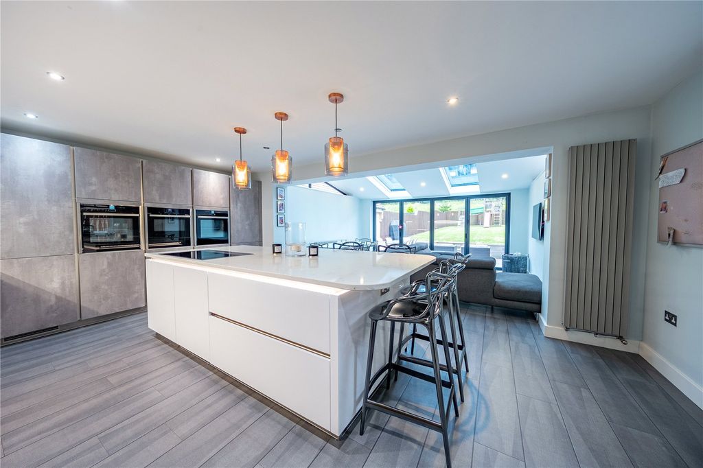 Property photo 2 of 27 Picture No. 06