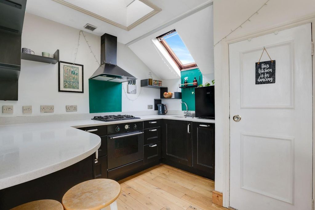 Property photo 1 of 15 07-8Fdfjhpropworld - 95c Peak Hill - 31-Medium.Jpg