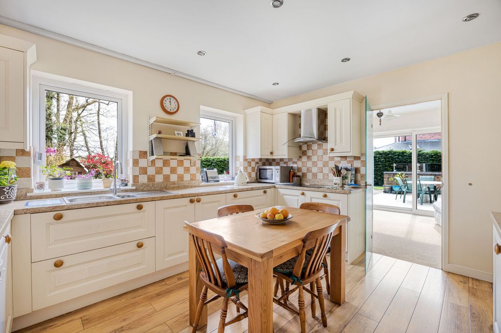 Property photo 3 of 38 40_74266.Jpg