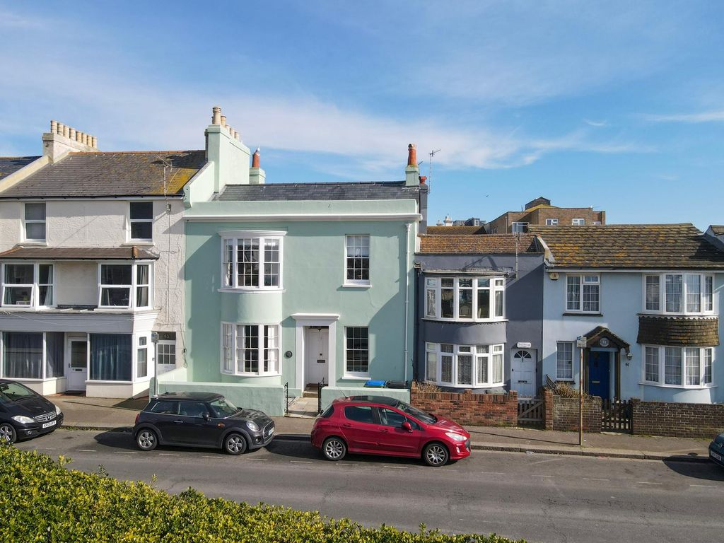 Property photo 1 of 26 2 Bedroom Apartment, Stunning Finish Throughout, Many Period Features And A Stones Through From The Beachfront.