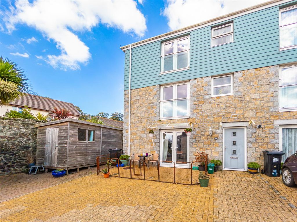 Property photo 1 of 17 10 Flora Gardens-01.Jpg