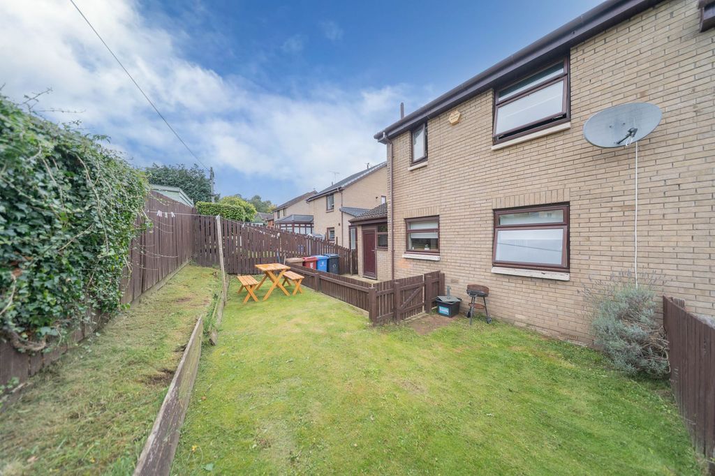 Property photo 2 of 32 Rear Garden