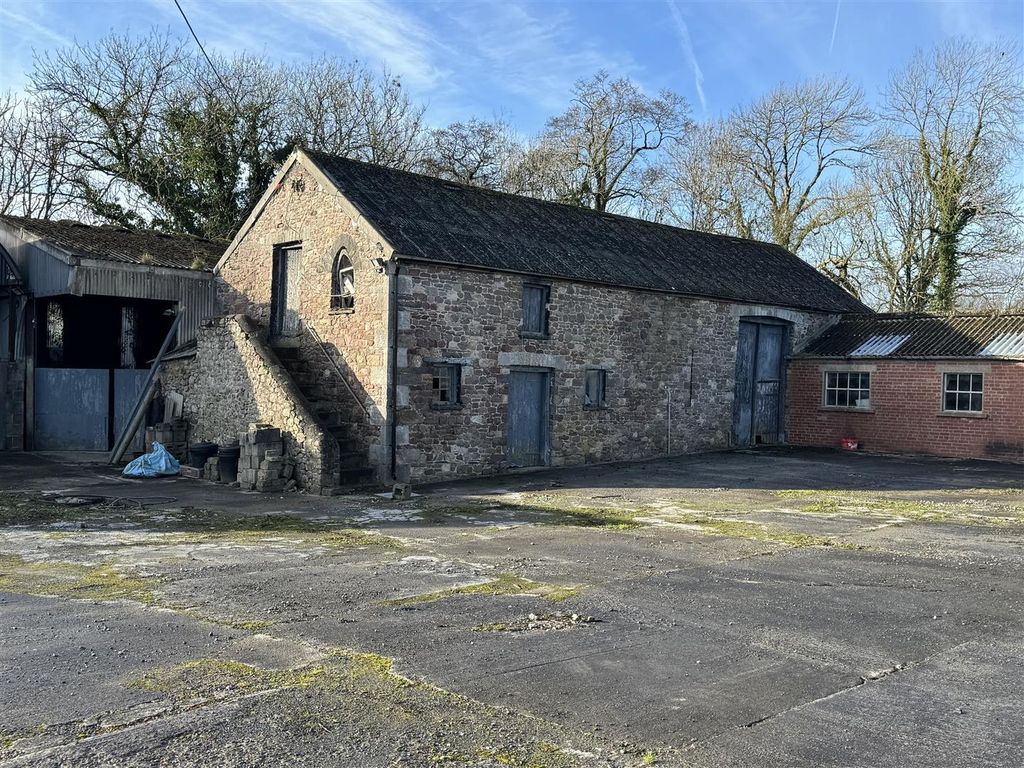 Property photo 3 of 11 Traditional Stone Barn