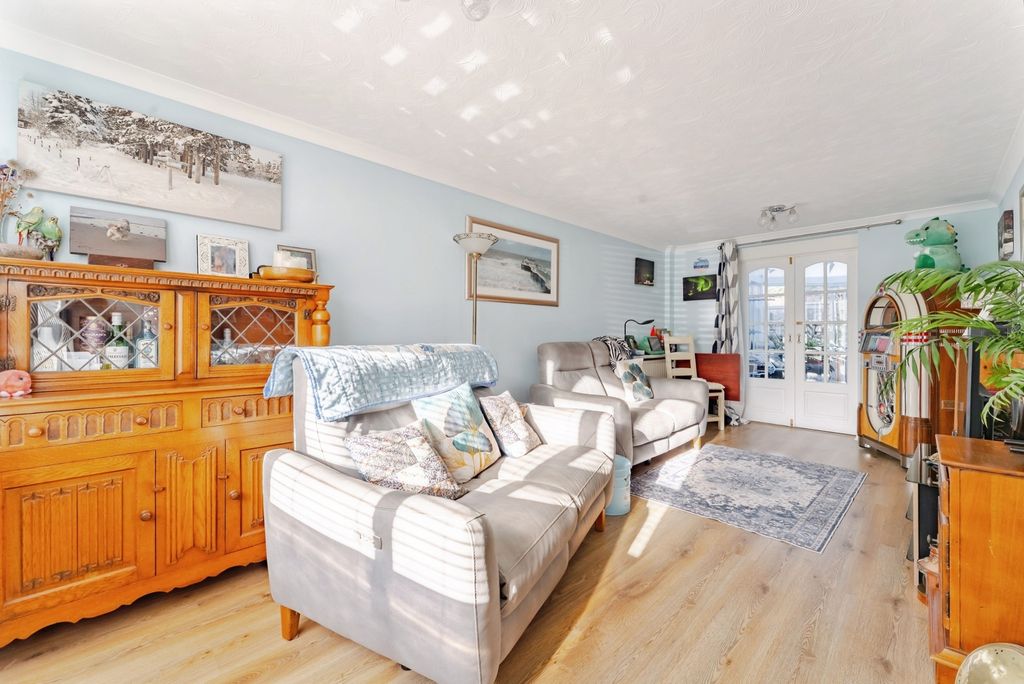 Property photo 2 of 17 Photo