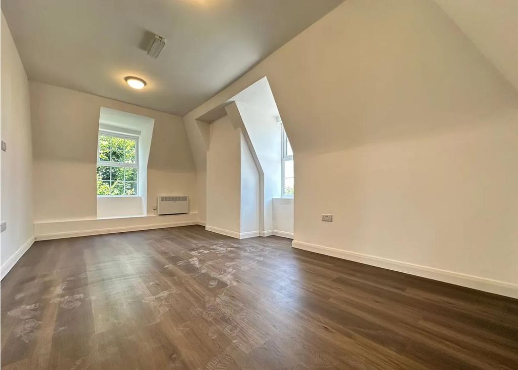 Property photo 2 of 8 Gallery